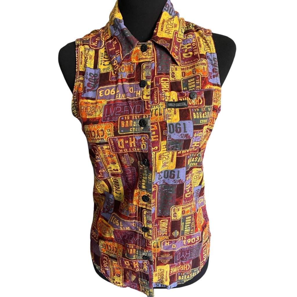 Harley Davidson License Plate Theme Sleeveless Button Women’s Shirt Size Small — image 6 of 8
